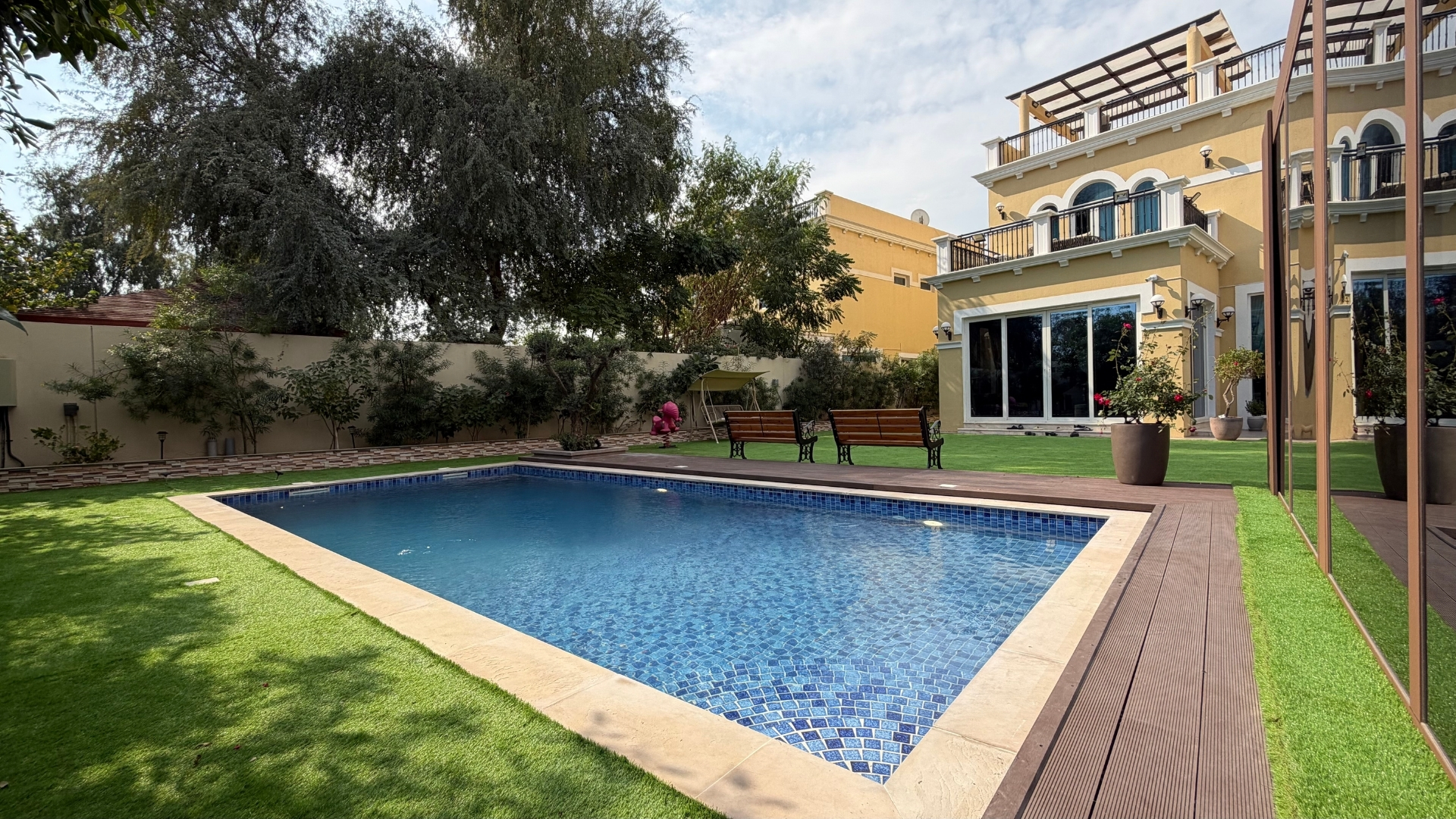 Key Elements of a Well Designed Villa Garden in the UAE