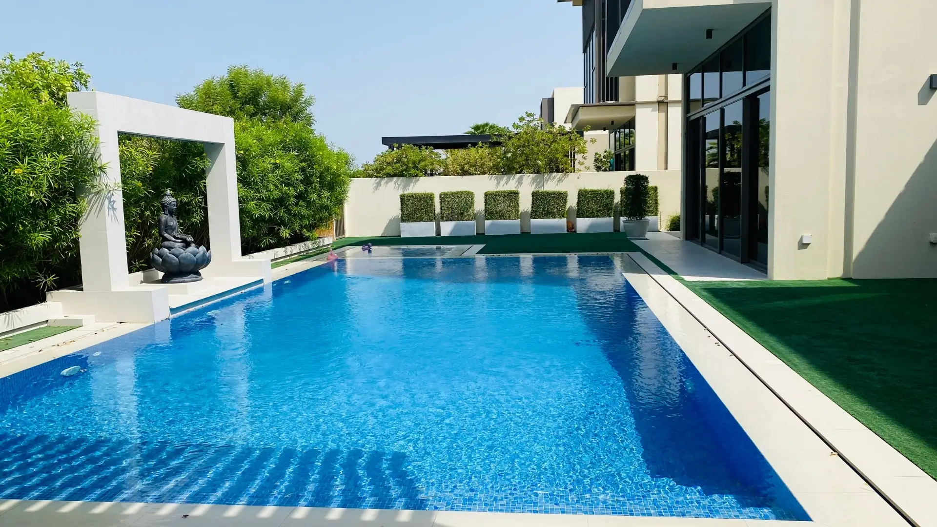 Outdoor Villa Sculptures in the UAE