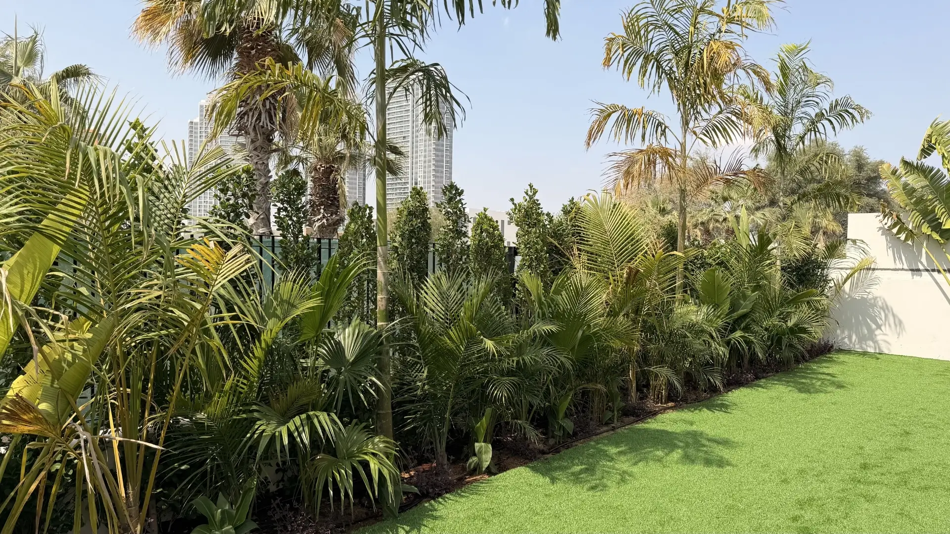 Stunning High End Garden on A Budget Without Overspending